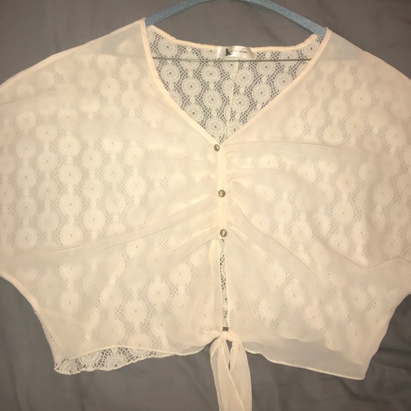 carpe diem Tops - ‼️BOGO Cream crop top, tie front and lace detail